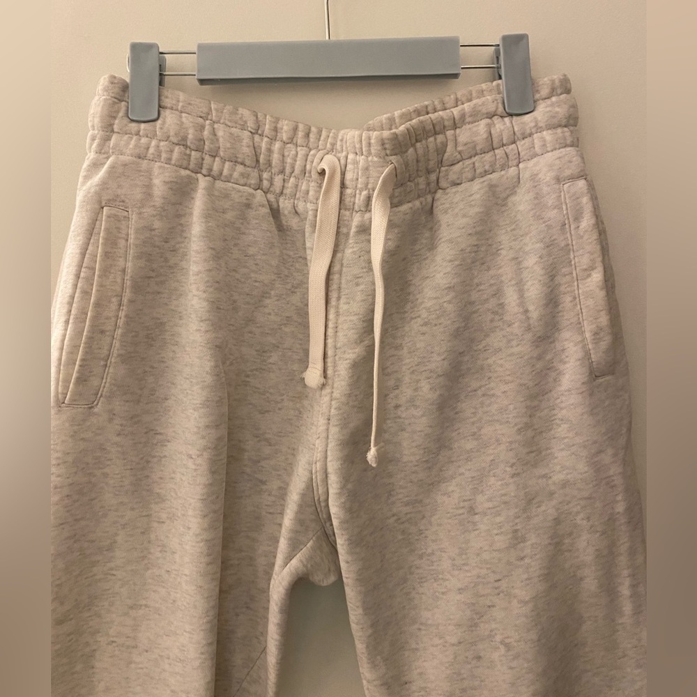 🤝 H&M white joggers 🤝